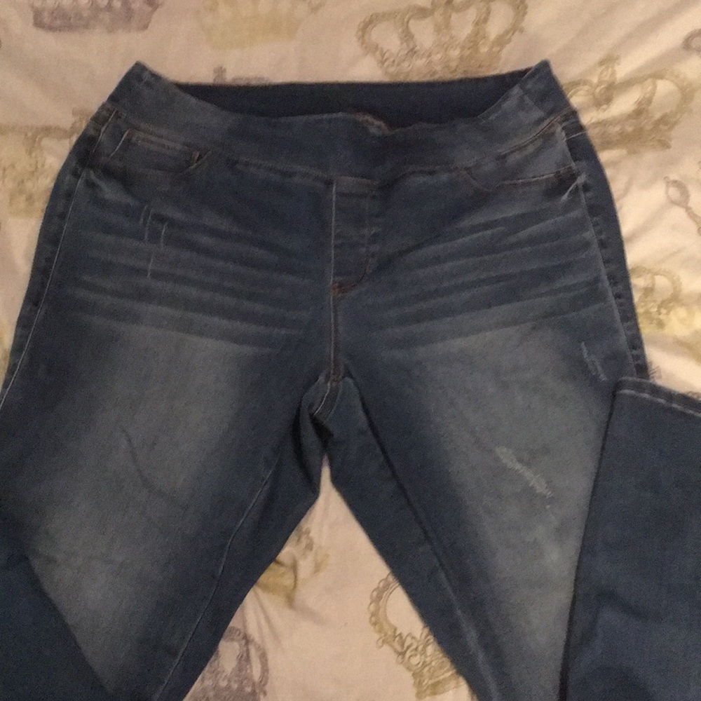 Plus size pull on light/medium wash jeggings